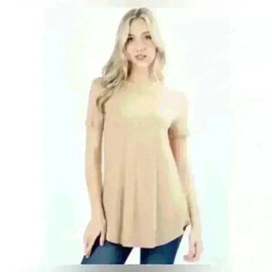 Zenana premium  shortsleeved round neck round hem top in light pink size medium